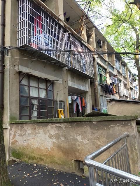 股票配资平台官方版 果断逃离高层次顶层搬回老小区！有4点直观感受：真的太舒心了